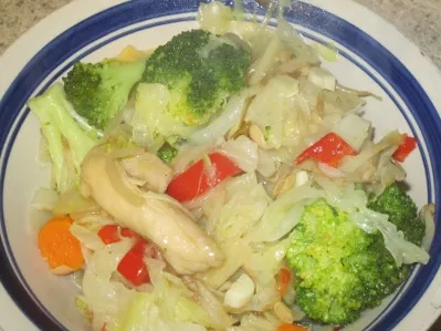A bowl of gluten free chicken stir fry A bowl of gluten free chicken stir fry