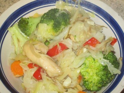 A bowl of gluten free chicken stir fry